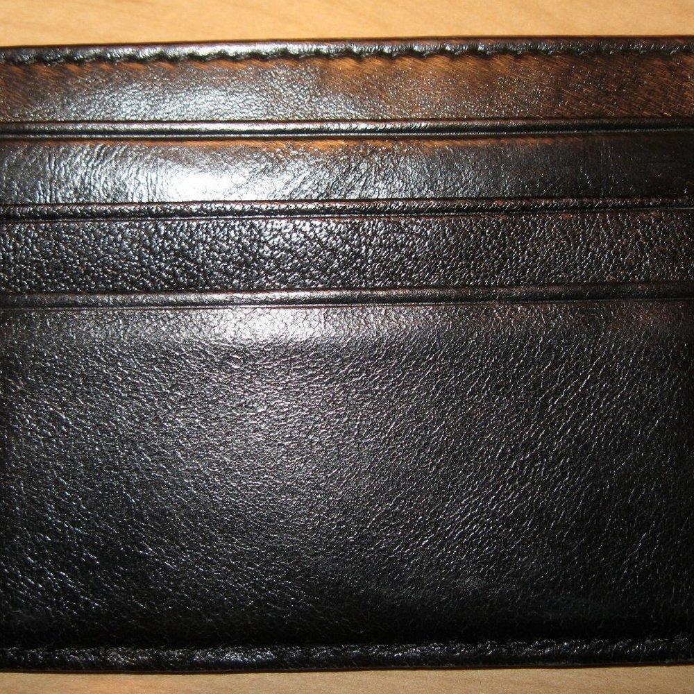 "CREDIT CARD HOLDER W/6 POCKETS AND CENTER SQUEEZES OPEN FOR COINS" BLACK